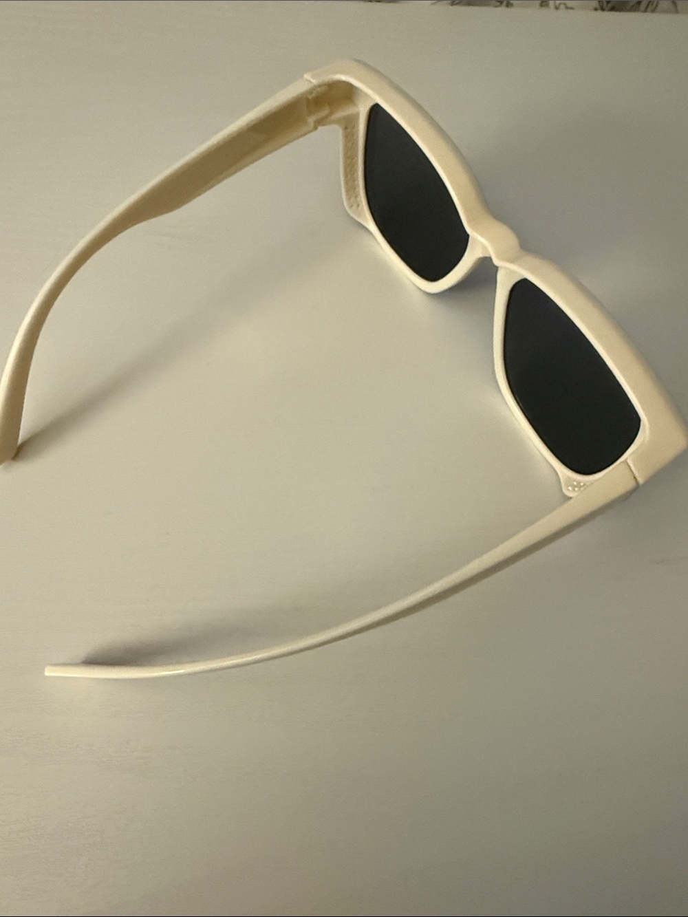 Classic White Women's Oversized Sunglasses - Picture 3 of 9